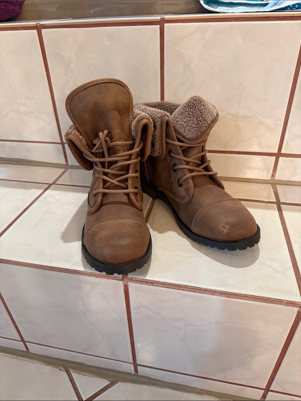 Cozy Tan Lace-Up Women's Ankle Boots with Faux-Sherpa Collar
